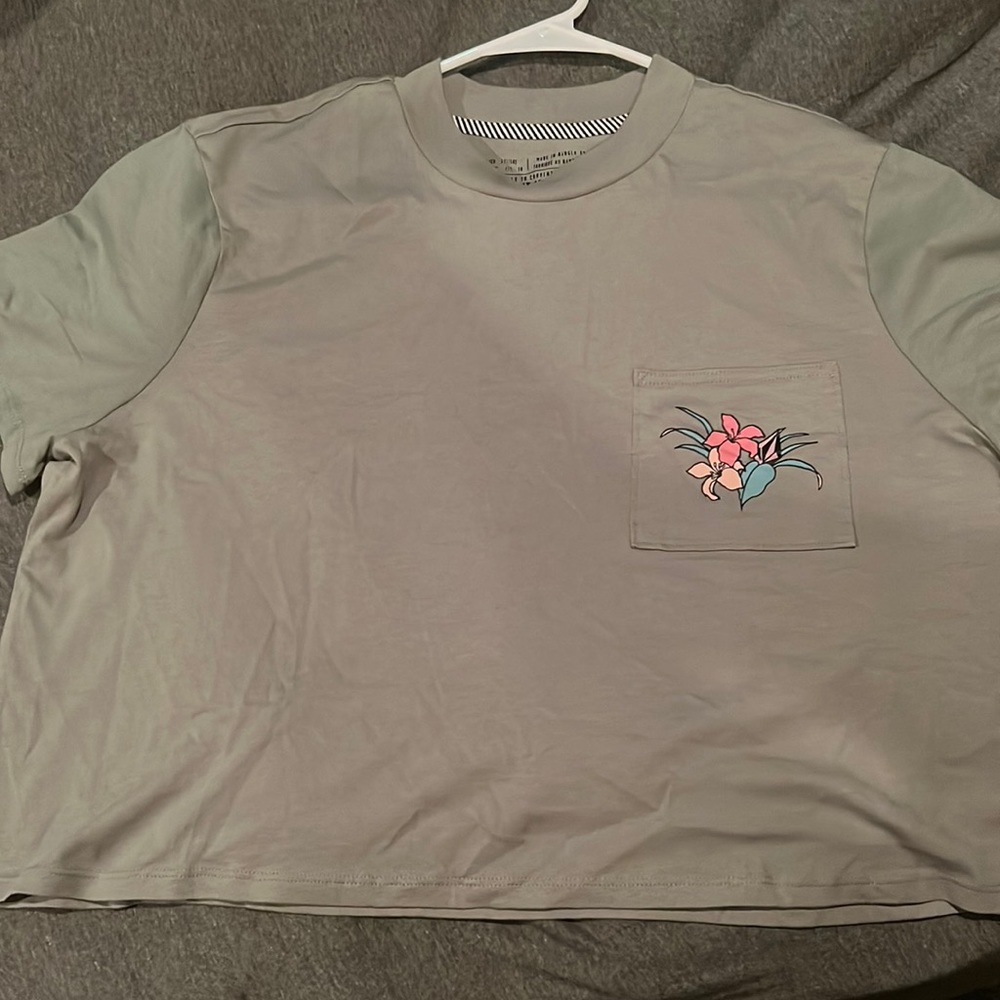 Xxl Cropped Volcom Tee, new with tags